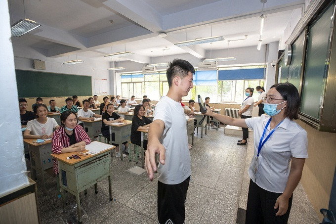 Hàng triệu thí sinh Trung Quốc bước vào kỳ thi khốc liệt nhất
